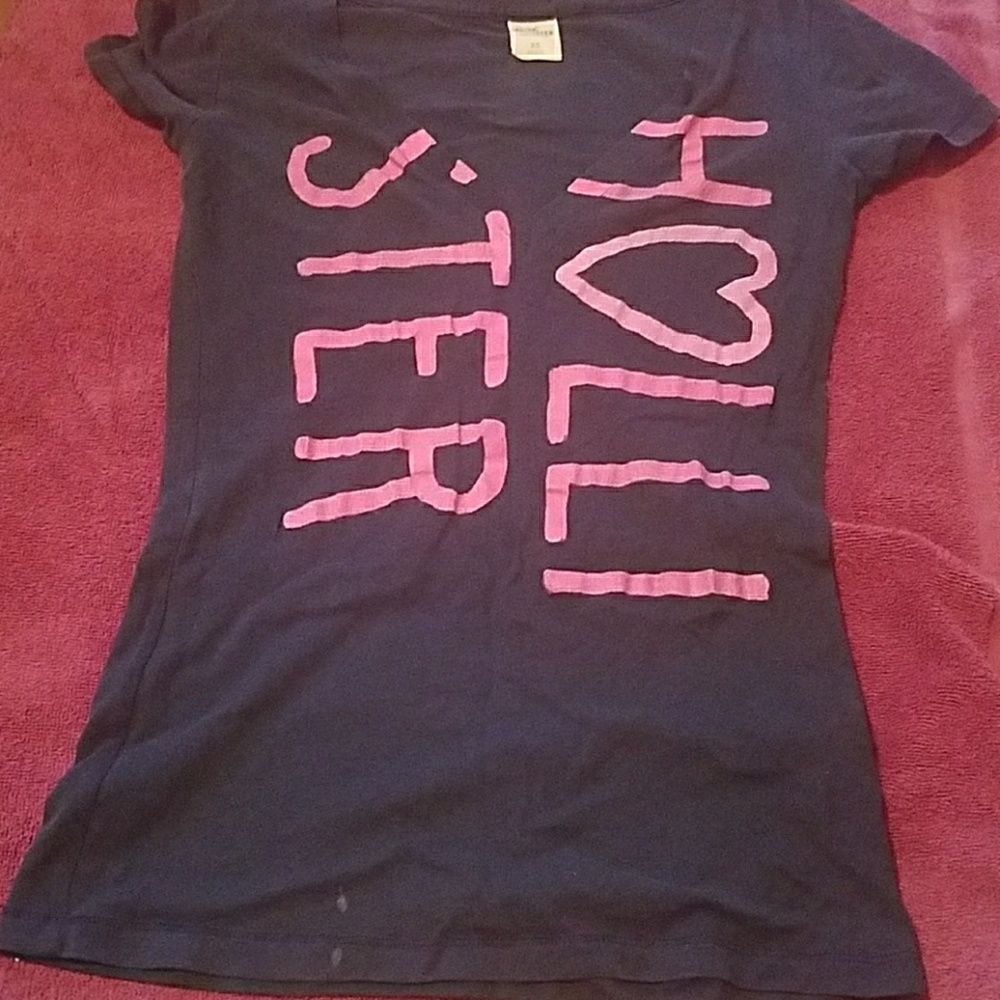 V-neck tee